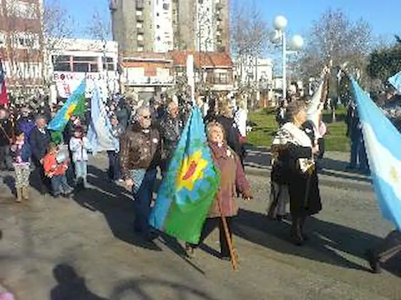 Turismo | Desfile en Miramar por el 9 de Julio