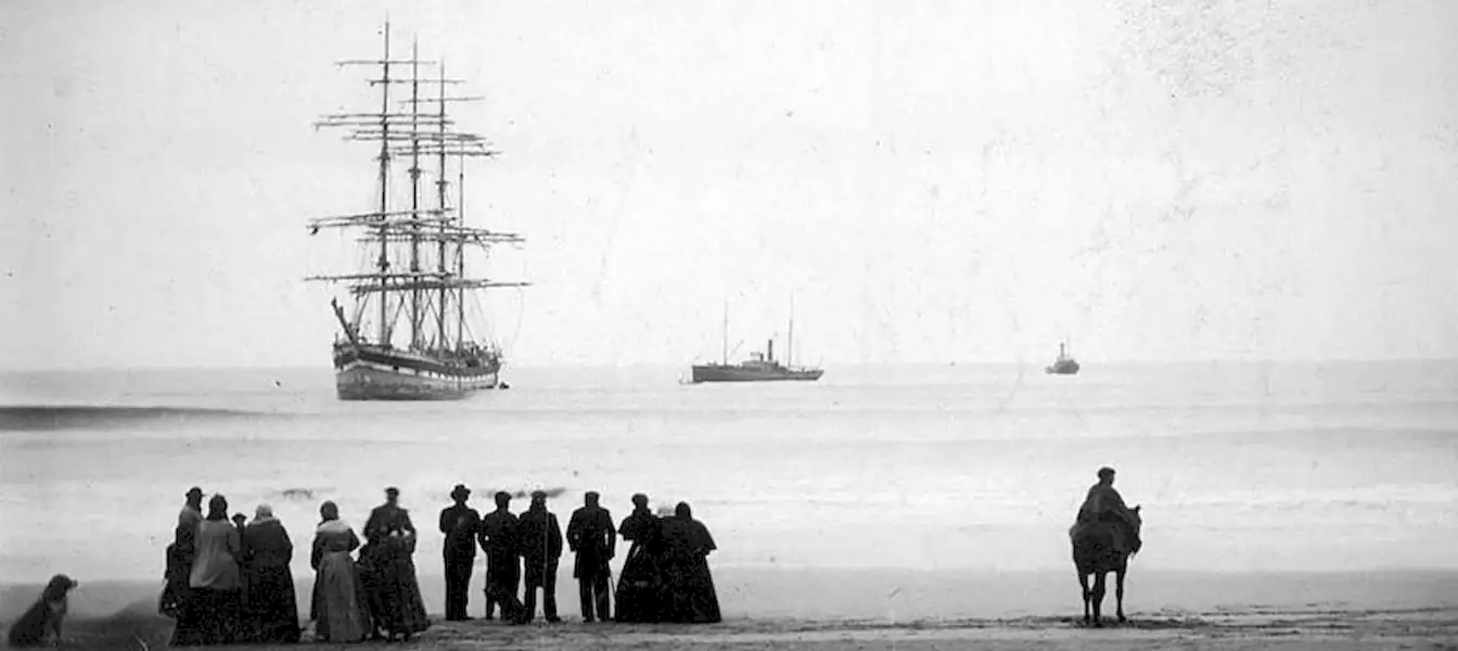 Local | Fragata inglesa que varó en la costa de Miramar