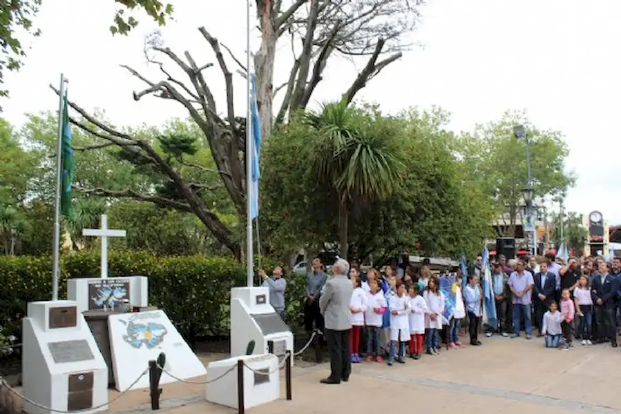 Local | Acto por el 2 de Abril