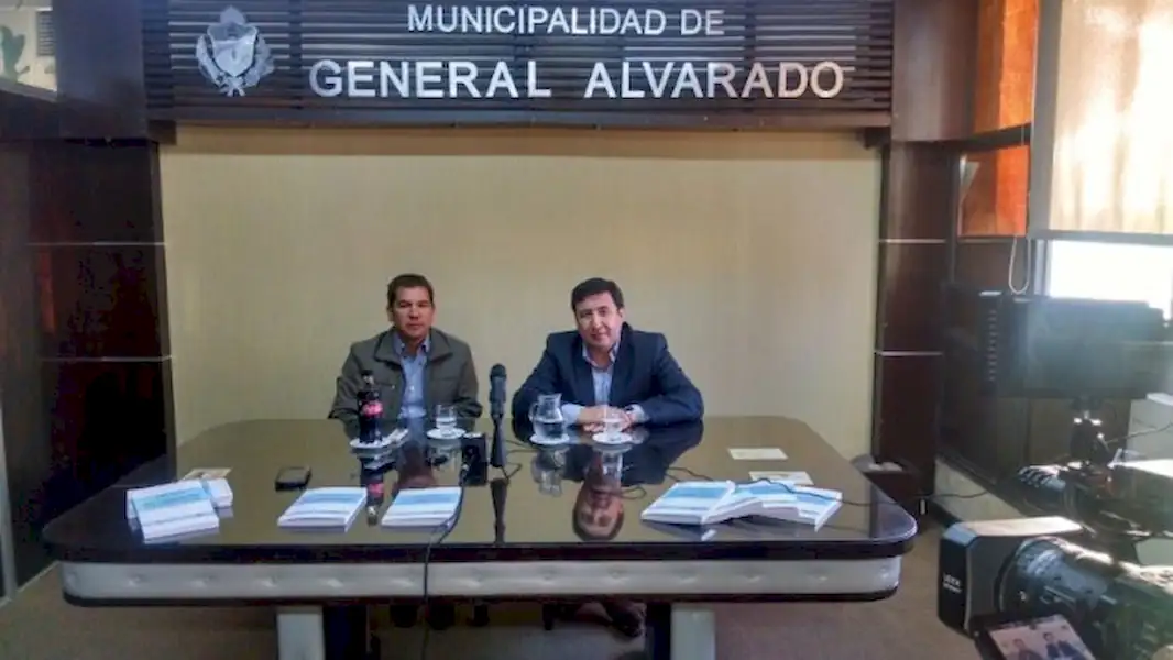 Local | Arroyo presentó su libro sobre la grieta social