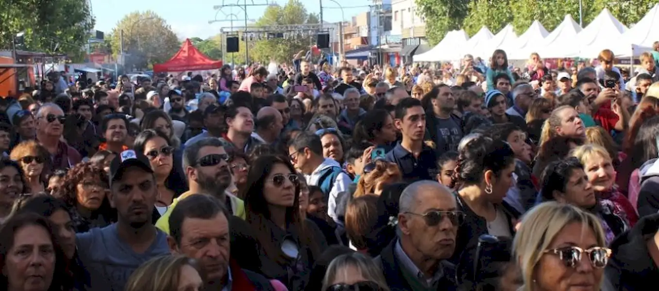 Parten y reparten el Huevo de Chocolate más grande del mundo | Miramarense