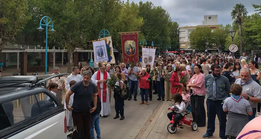 Amplia participación en la procesión de Domingo de Ramos en Miramar