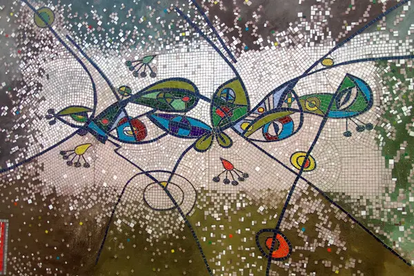 Mural del muro 1, cara B: Homenaje a Miró