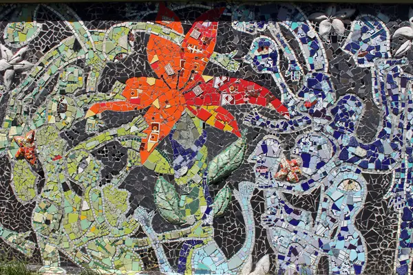 Mural del muro 15, cara B: Solo el Amor