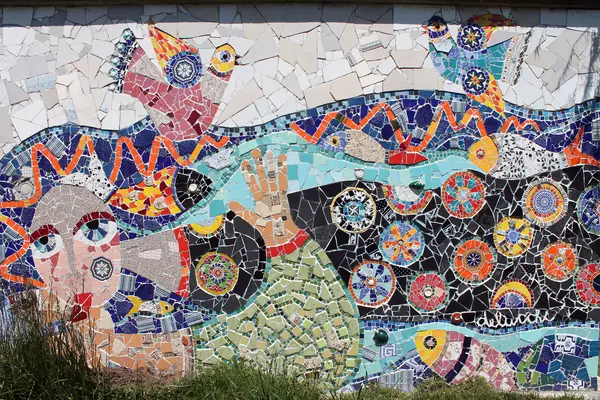 Mural del muro 24, cara B: El Beso