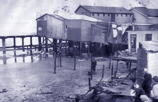 1911 - Rambla de madera destruida