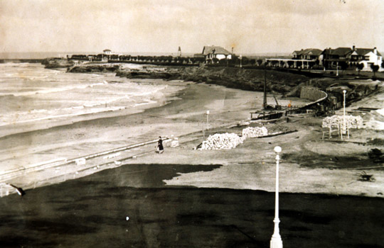 1938 - Construcción del paseo costanero