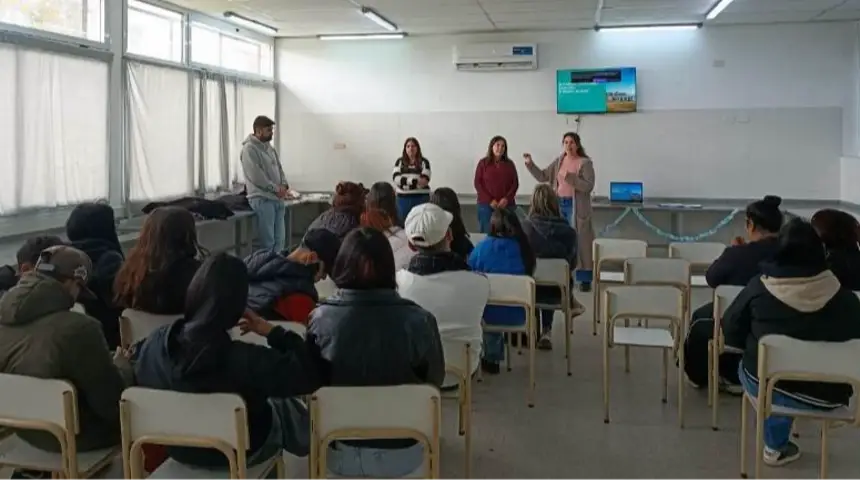 Turismo, empleo y emprendimientos: una jornada de aprendizaje para estudiantes de Aeroparque