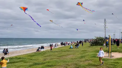 El Encuentro del Barrilete volvió a reunir a las familias en la costa de Miramar