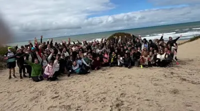 La caminata solidaria por el Hospital Municipal reunió cerca de 250 participantes